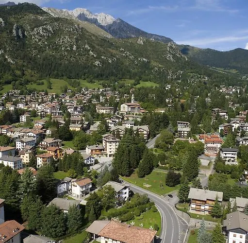 Szálloda Ferrari 3*